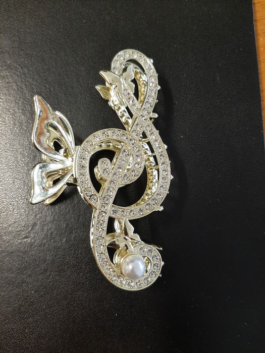 Mola de cabelo dourada nova