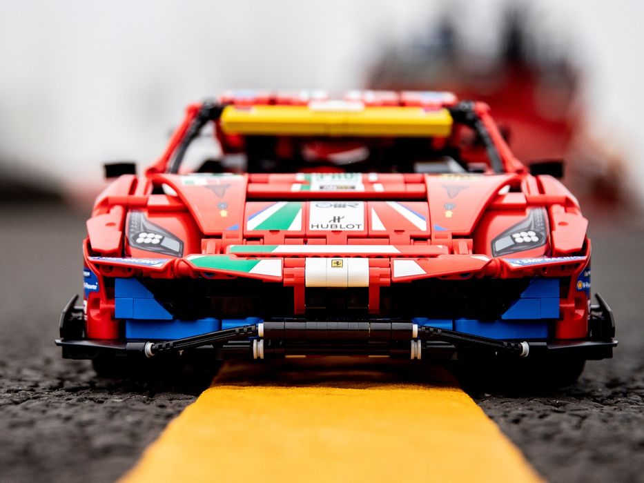 Klocki Ferrari 488 GTE model Technic 42125