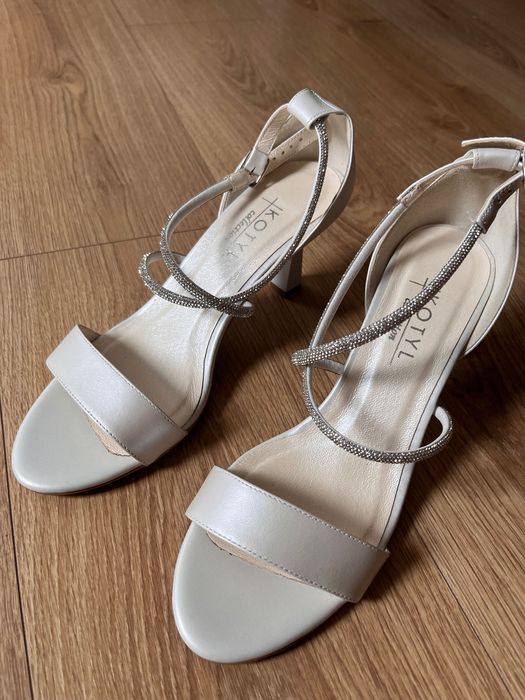 Buty ślubne kotyl