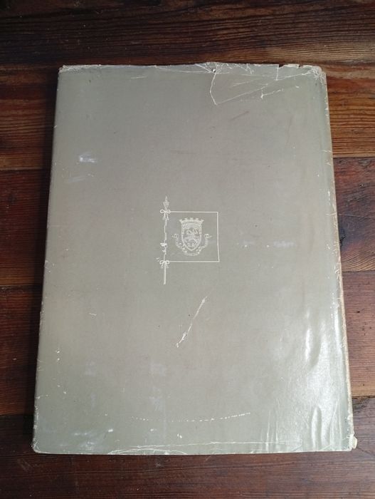 Livro antigo “Évora”