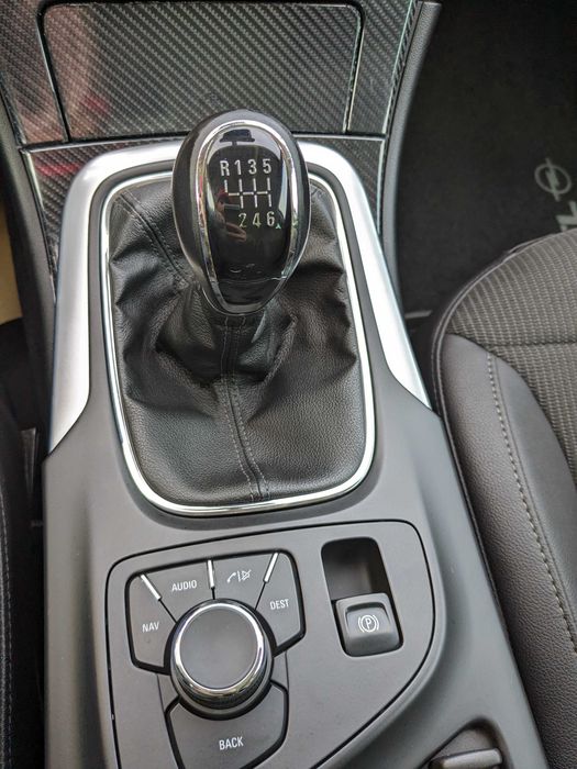 Opel insignia 1.6 turbo benzin