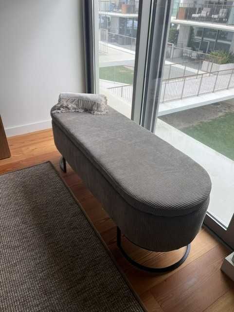 Beautiful Storage Bench. 127 X 42 X 45 cm