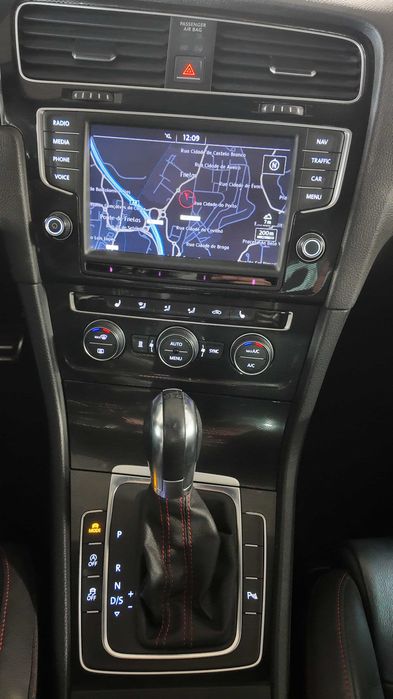 VW Golf VII GTI TSI BMT*DSG*Tecto de abrir*Pele*Bola de reboque*