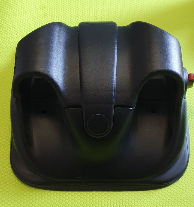 Автомобильное магнитное крепление для лыж.