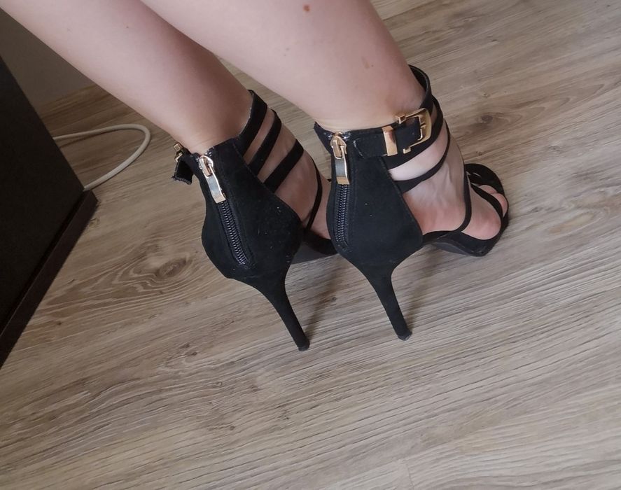 Sandałki na obcasie 36