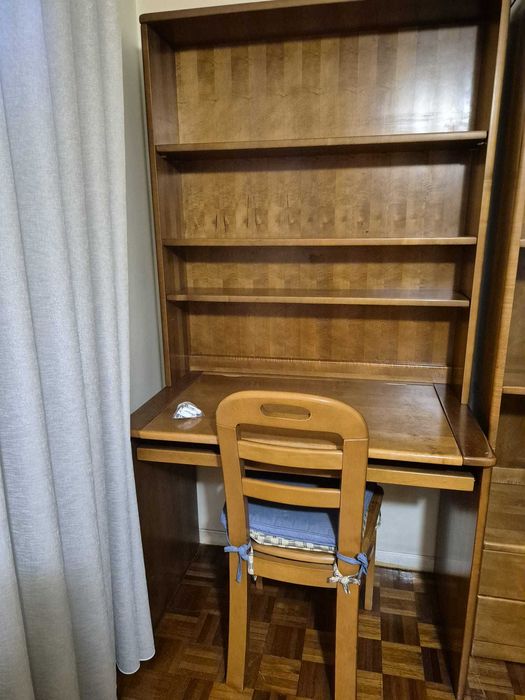 Estúdio de madeira (cama dupla)