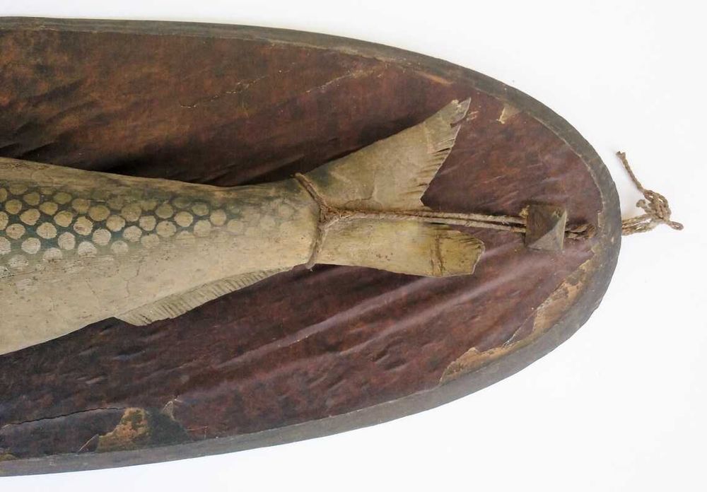 Antigo troféu de pesca em pasta de papel