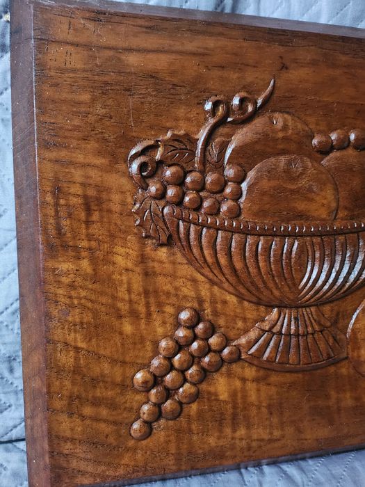 Płaskorzeźba drewno gube  Patera  z owocami SNIADANIE