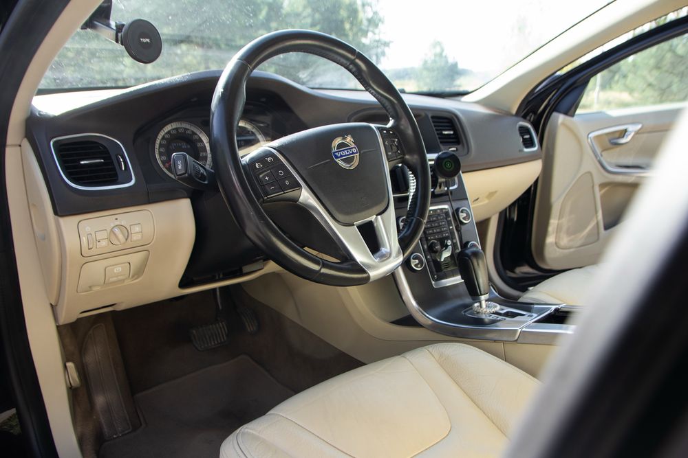 Volvo v60 2010 року 2.4 дизель