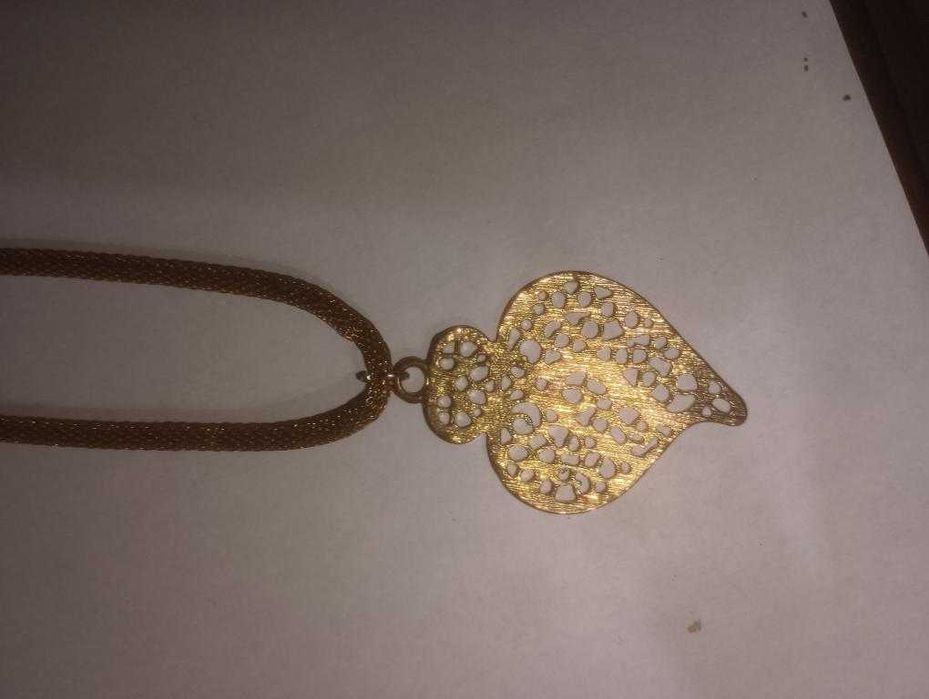 Gargantilha de filigrana em forma de Coração de Viana.