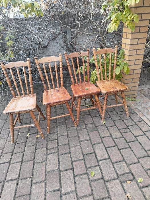 Drewniane krzesła PRL-U