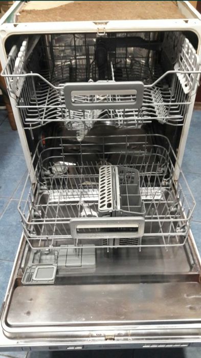 Посудомойка на запчастини або під ремонт