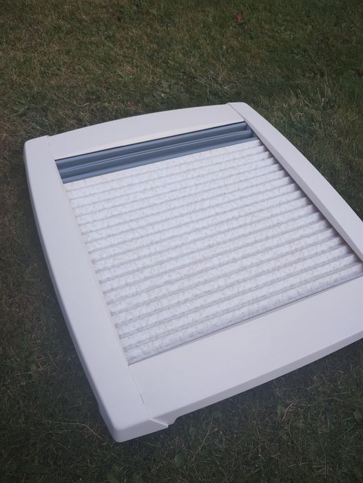 Okno dachowe roleta z moskitierą 40x40