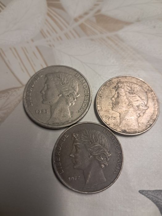 Moedas antigas bom estado