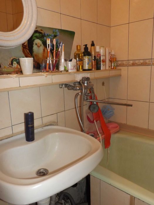 Здається кімната. Метро Харьківська, Вирлиця.