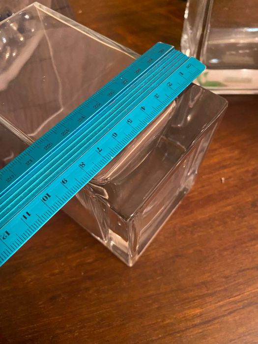 Скляна ваза для декорування.