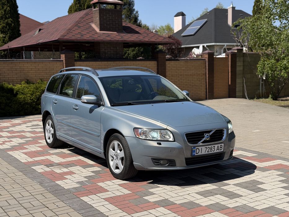 Продам Volvo V50 2.0 дизель 2007 год