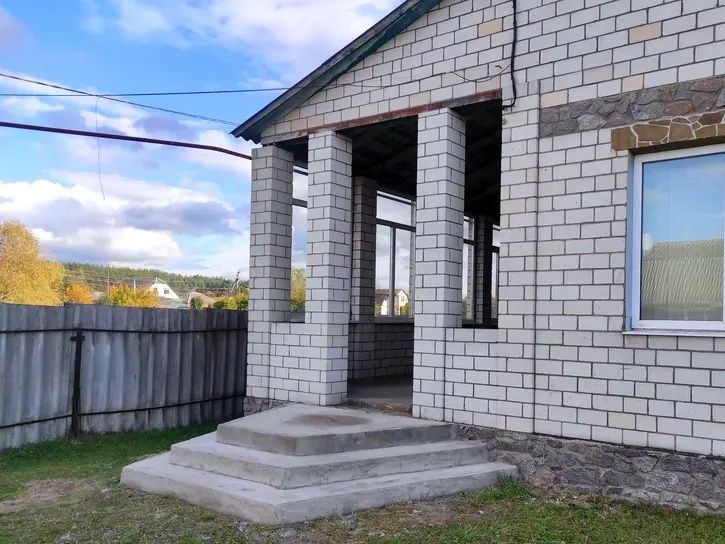 Продаю уютный и очень теплый дом  г Мерефа рядом сосновый бор и озеро