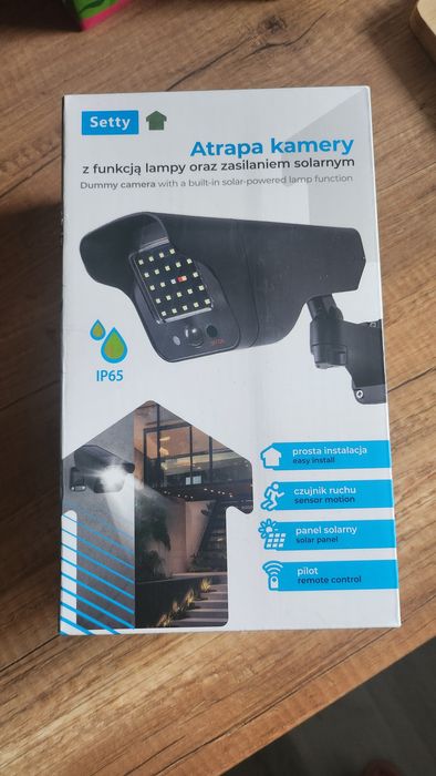 Atrapa kamery z funkcją lampy