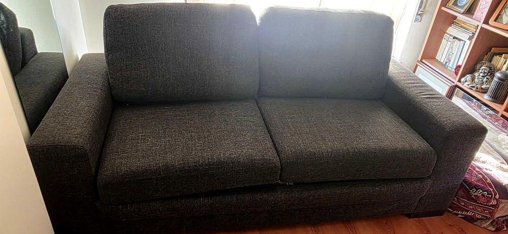 Sofá cama com colchão e sobrecolchão