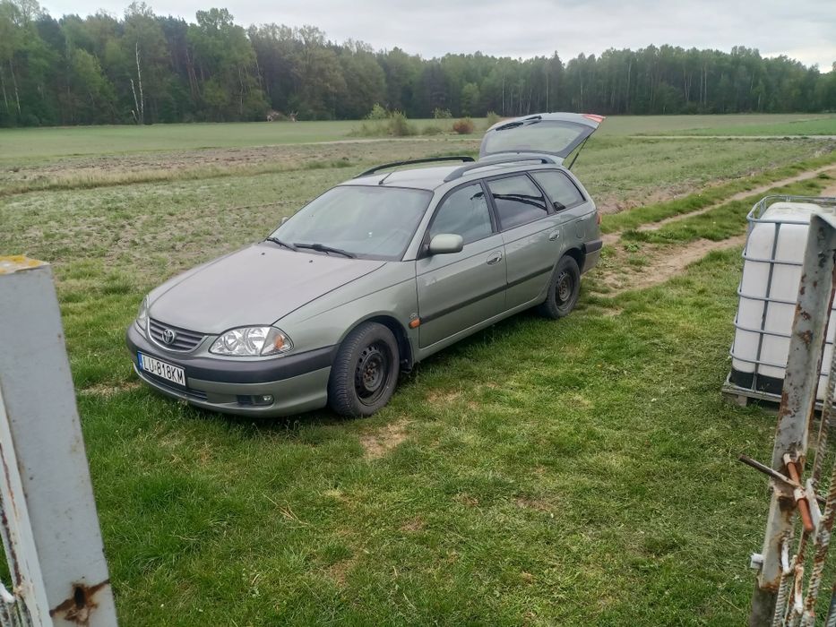 Sprzedam Toyote  Avensis