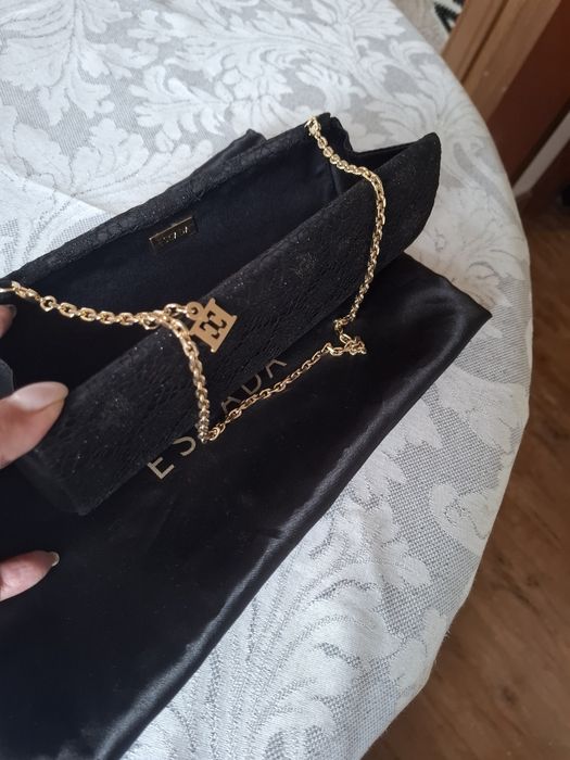 Продам кружевний клатч Escada