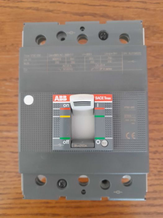 Kompaktowy rozłącznik izolacyjny SACE Tmax XT3D 250 ABB