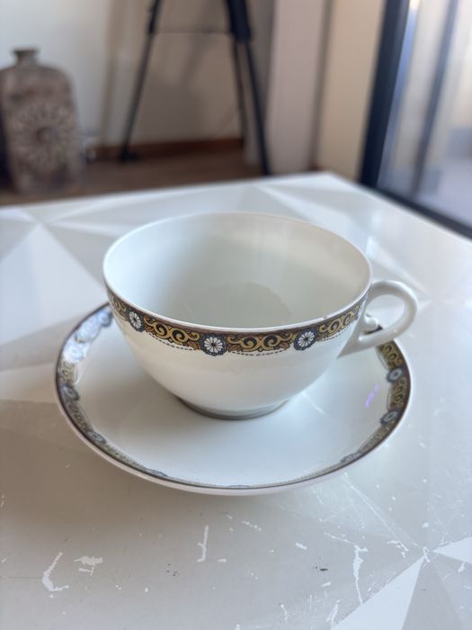 Chávena de Chá Vista Alegre Antiga (1924–1947) – Porcelana Portuguesa