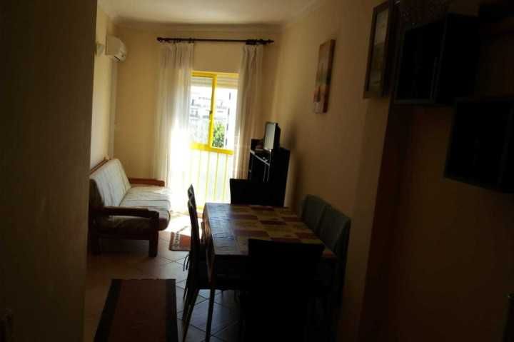 arrenda apartamento ao ano em quarteira