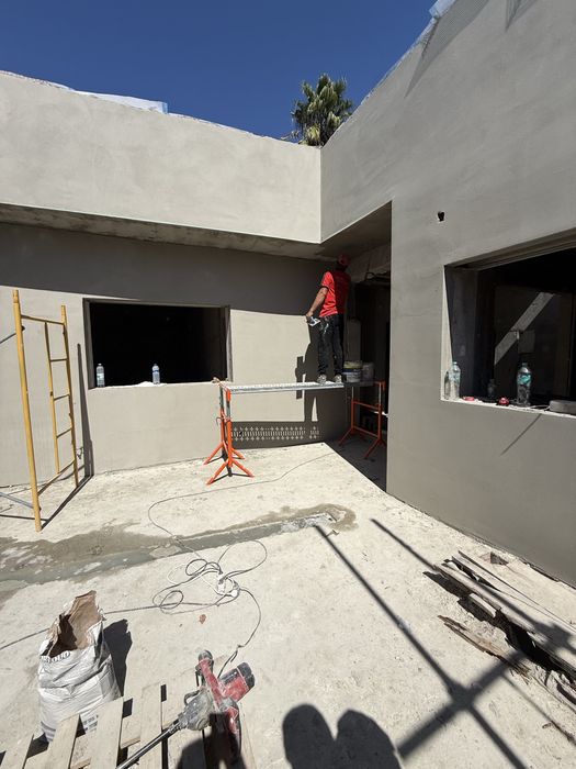 Construcao civil- Ladrilho capoto reboco alvenaria pinturas maquinas etc