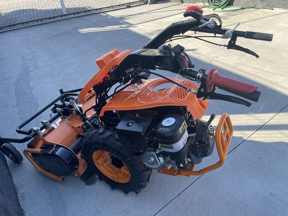 Motocultivador 15 cavalos com triturador de martelos