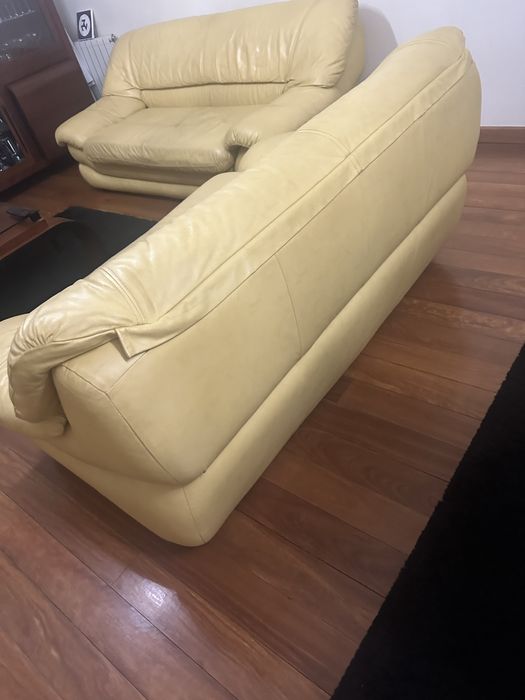 sofas( um é sofá cama)