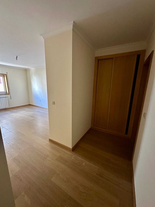 Arrenda-se T3 com Garagem / 150m2 em pleno centro de Bragança