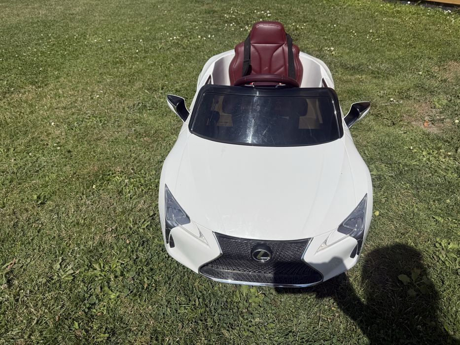Samochód na akumulator Lexus