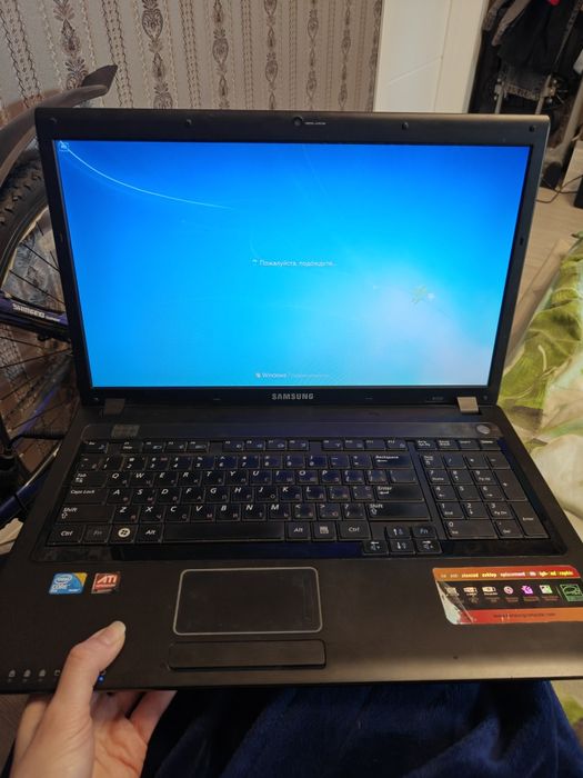 Samsung R720 17дюймів