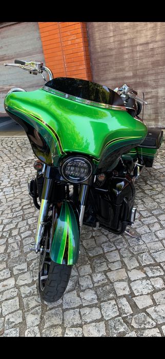 Harley Davidson Street Glide (CVO de livrete) com chave de ouro