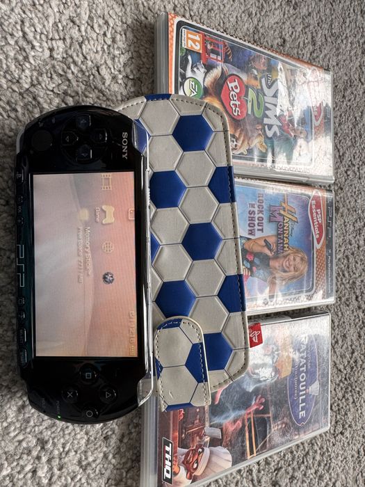 PSP 3004 stan b.Dobry 3x gry  etui ładowarka