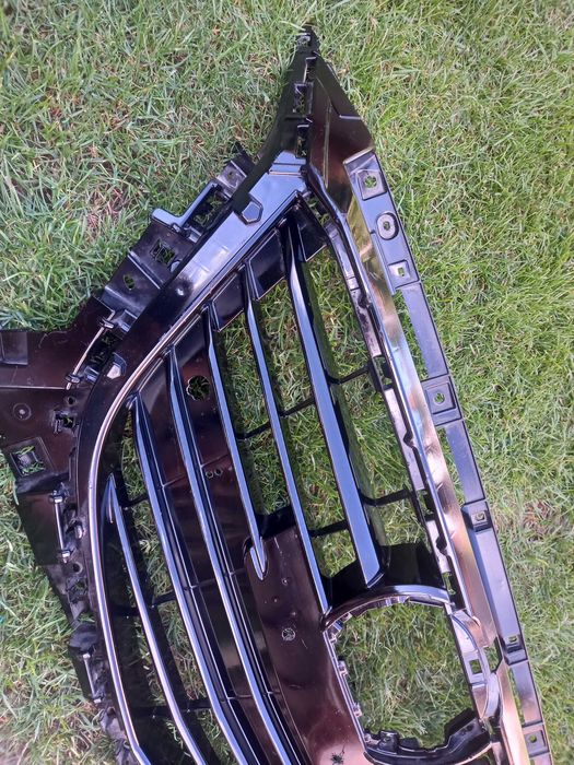 Grill pod radar do Mazdy3.  13-17