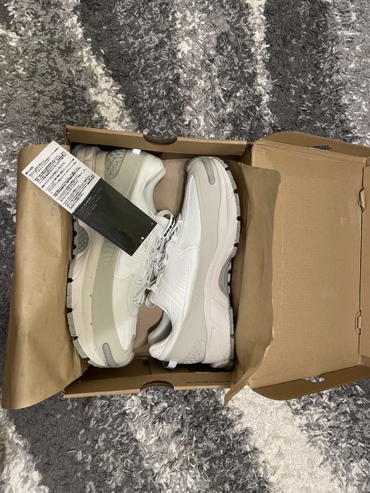 Кросівки Nike Zoom Vomero 5 Roam