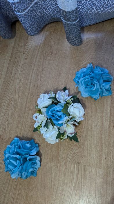 Kwiaty na auto do ślubu