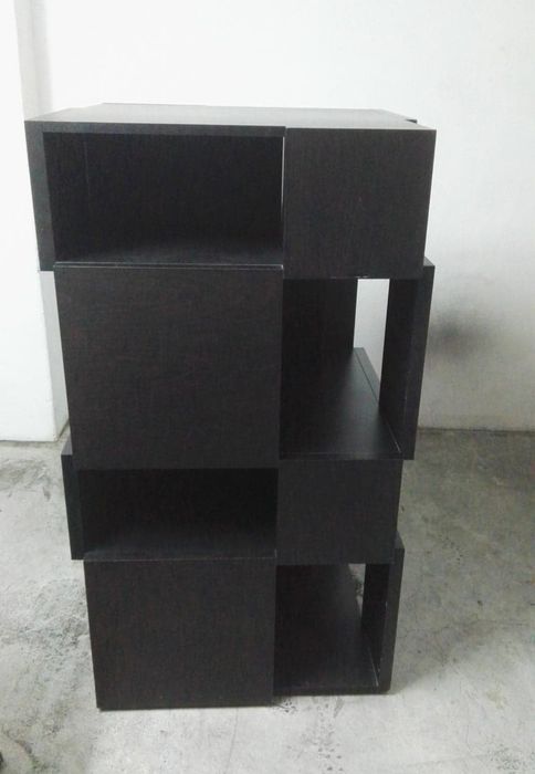 Estante giratoria em wengue