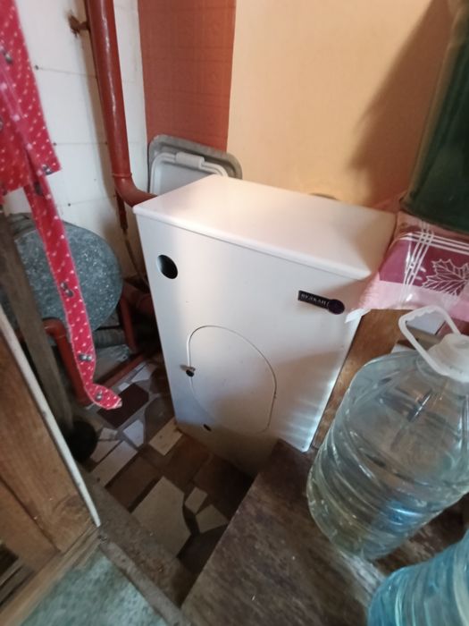 Продаю дачу два поверхи, газове опалення+ пічне+ камін