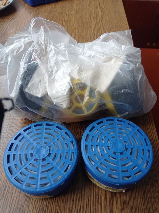 Респиратор с дополнительными фильтрами новый