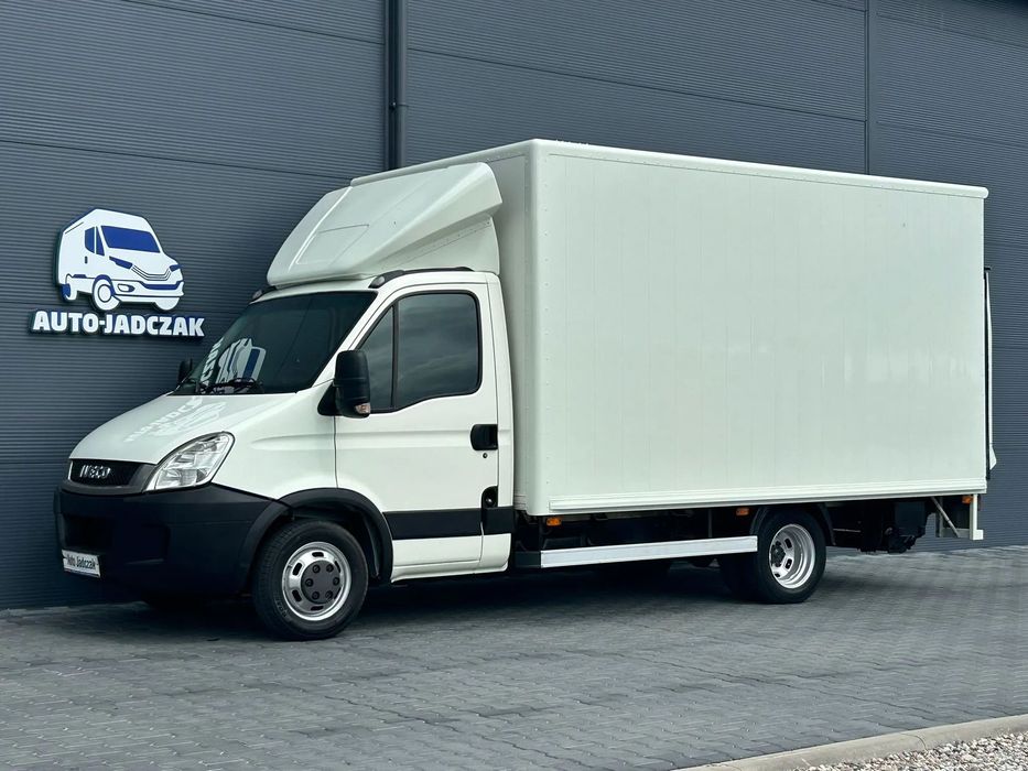 Iveco Daily 40C13 Kontener 8 palet + winda 750kg + drzwi boczne **Serwis**Sprowadzony**2011R**  **DMC 3,5t**Prawo jazdy kat. B**