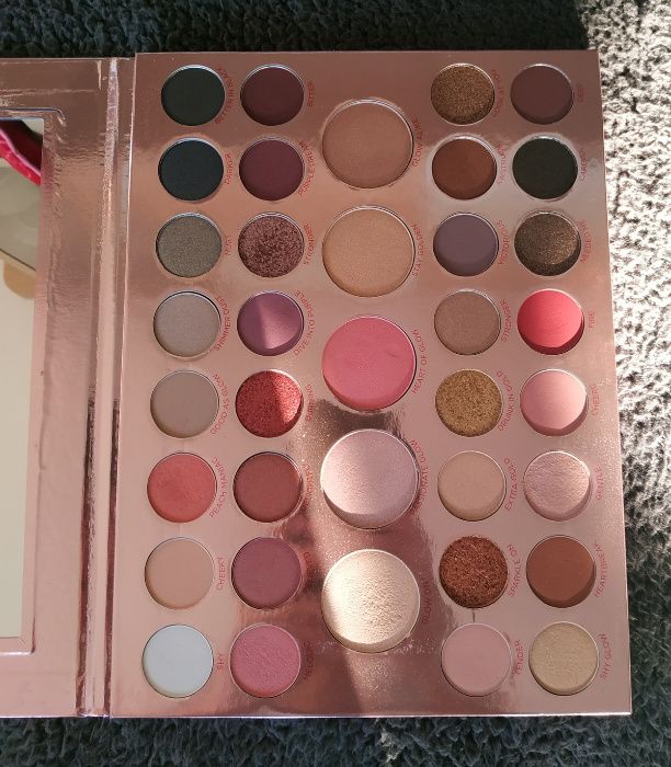 paletka cieni do oczy i twarzy
