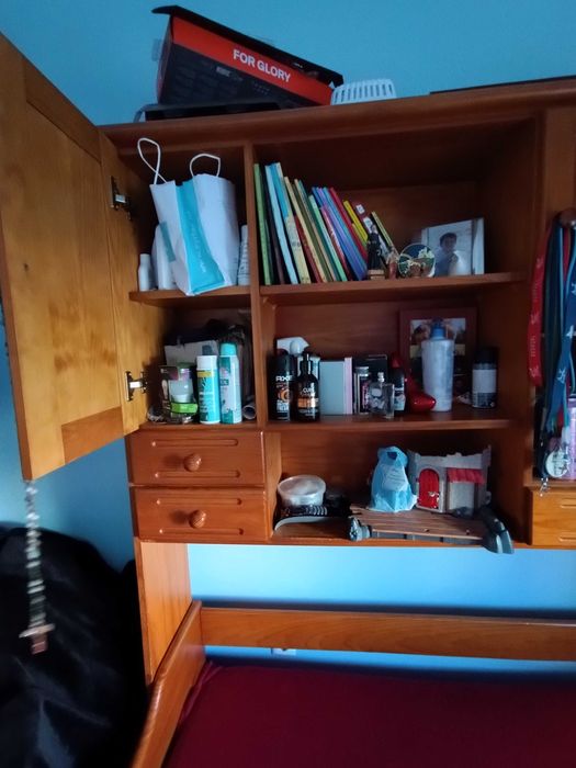 Cama de solteiro com gavetão/ estúdio em madeira