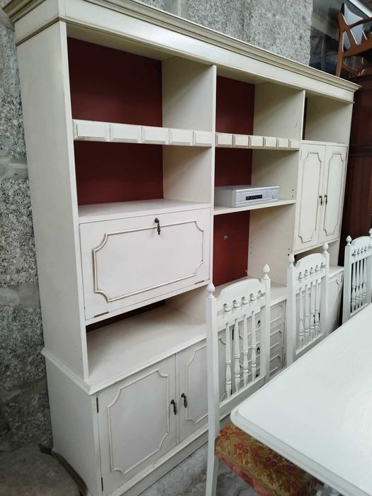 Mesa com cadeiras vintage pintada a bege