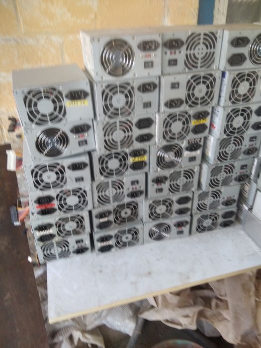 Блок живлення системного блоку.