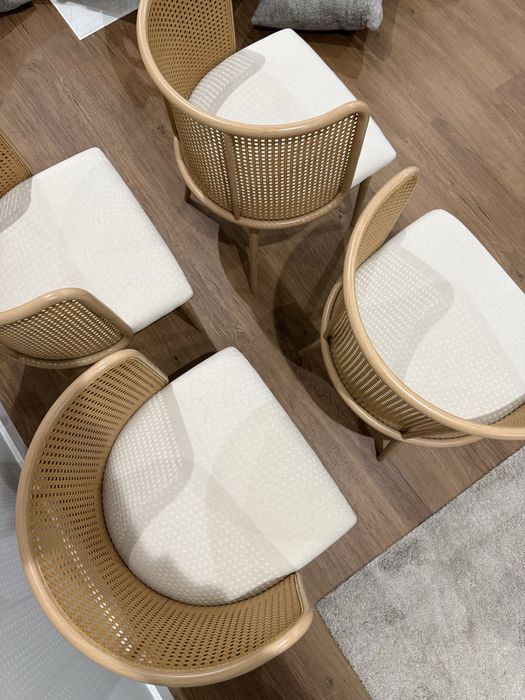 Cadeiras em metal e rattan