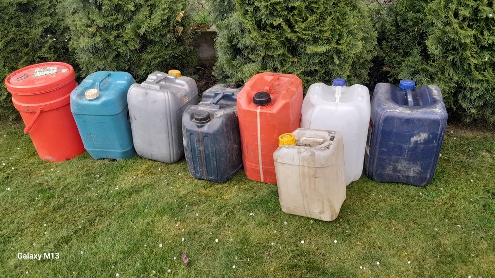 Sprzedam kanistry plastikowe